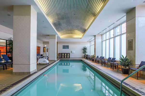 Embassy Suites Chicago Pool