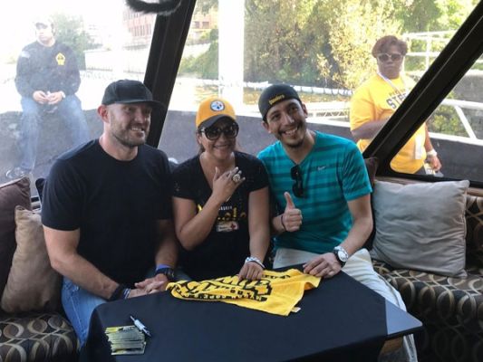 Steelers Fans At Sailgate